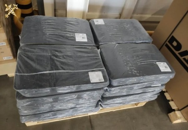 Партию незадекларированных товаров на 26 тыс. рублей обнаружили брестские таможенники в грузовике из Чехии Партию незадекларированных товаров на 26 тыс. рублей обнаружили брестские таможенники в грузовике из Чехии