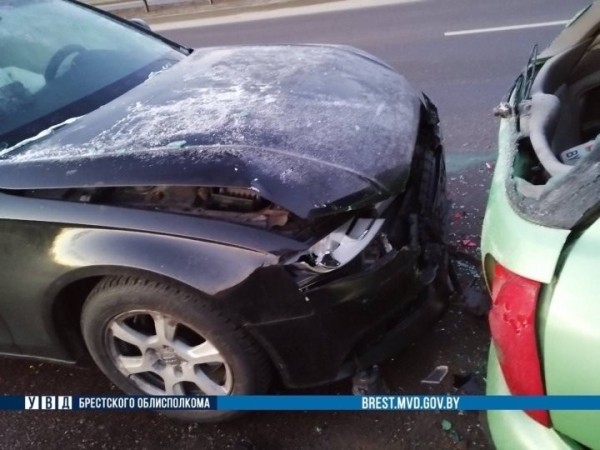 «Паровозик» из четырех машин в Бресте «Паровозик» из четырех машин в Бресте