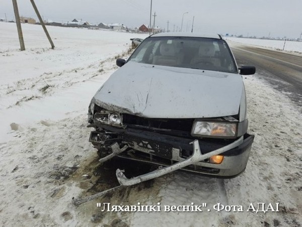 Под Ляховичами авто вынесло на встречку, где оно попало в ДТП