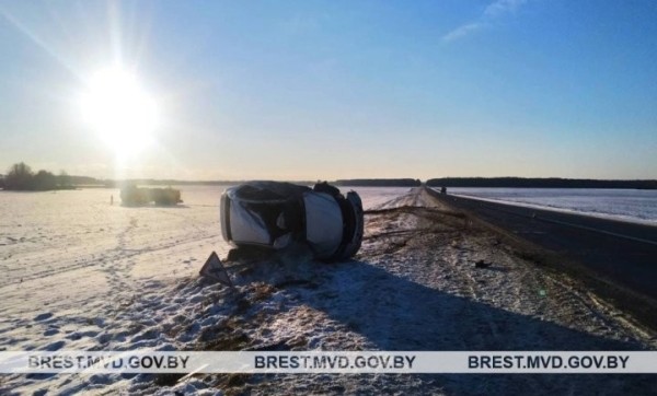 Большегруз и легковушка столкнулись под Пинском