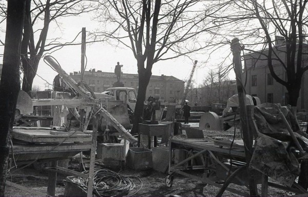 Брест, площадь Ленина. Как думаете, какой год?
             
                Брест, площадь Ленина. Как думаете, какой год?