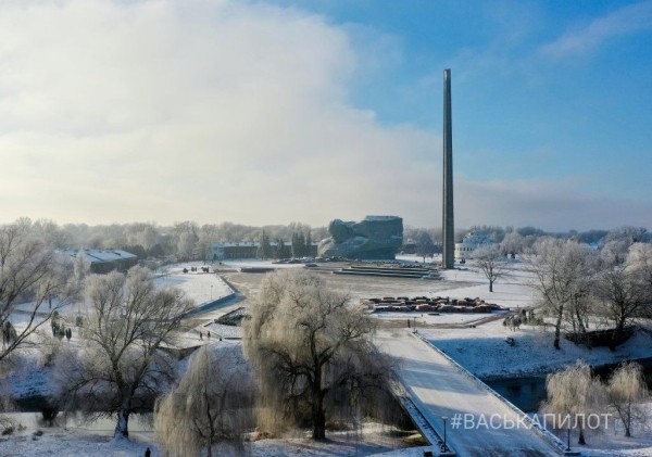 Посмотрите, как красиво в Брестской крепости
             
                Посмотрите, как красиво в Брестской крепости