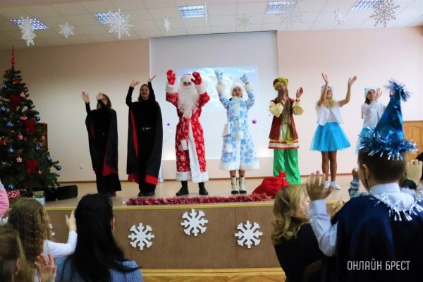 
                Читатель: «Приключения у новогодней ёлки» в средней школе № 28 г. Бреста
            