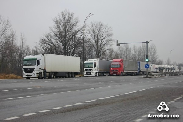 Дек 14 «В основном без очереди лезут брестские». Репортаж из очереди фур в сторону Польши Дек 14 «В основном без очереди лезут брестские». Репортаж из очереди фур в сторону Польши