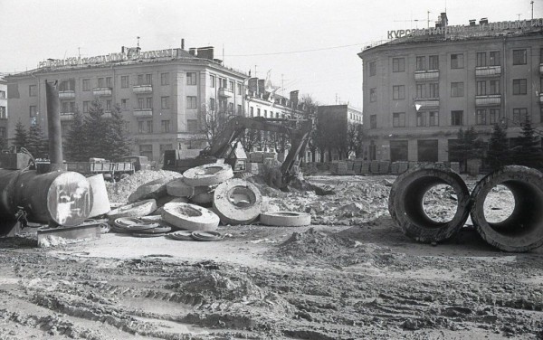 Брест, площадь Ленина. Как думаете, какой год?
             
                Брест, площадь Ленина. Как думаете, какой год?
