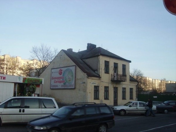 
                Брест, бульвар Космонавтов (на пересечении с Пушкинской), начало 2000-х гг. и сегодня
            