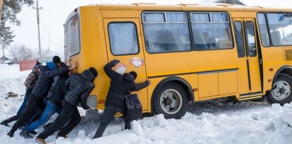 Автобус с детьми застрял недалеко от Барановичей. Помощь оказали сотрудники МЧС Автобус с детьми застрял недалеко от Барановичей. Помощь оказали сотрудники МЧС