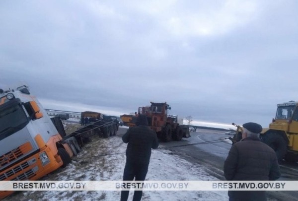 В Брестской области фура «ушла» в кювет В Брестской области фура «ушла» в кювет