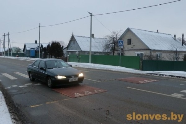 В Слониме появилась первая «берлинская подушка» — альтернатива «лежачему полицейскому»