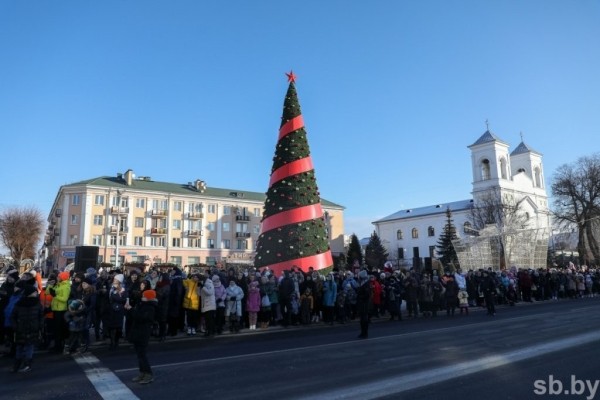 Большой фоторепортаж: брестский Рождественский парад