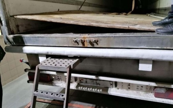 В Друскининкае в фуре нашли сигареты на 267 000 евро. Водитель-белорус уверял, что приехал на ремонт