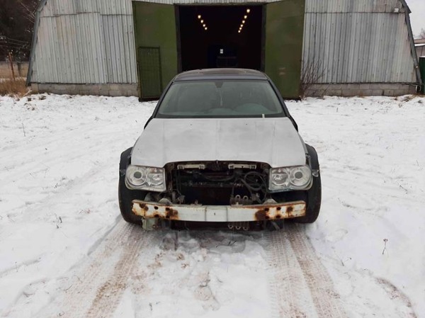 МВД продолжает распродавать Chrysler 300С из гаража ГАИ. Почем продают два авто?