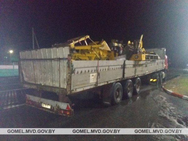 Гомельчанин вез 30 тонн металлолома без документов. Груз изъят, тягач с полуприцепом помещены на штрафстоянку