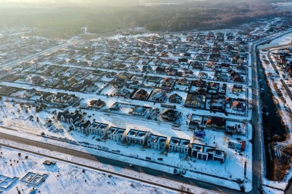
                Плоска. Как выглядит район Бреста, где возводят квартал таунхаусов
            
