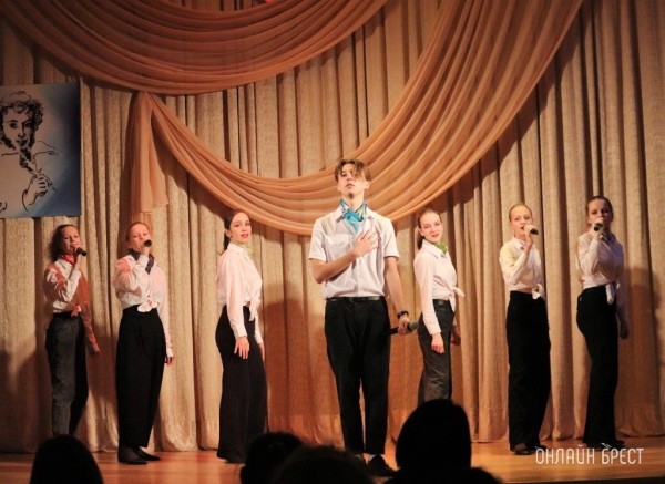 Читатель: Конкурс стихов и песен на иностранном языке «История любви» (Московский район г. Бреста)
             
                Читатель: Конкурс стихов и песен на иностранном языке «История любви» (Московский район г. Бреста)