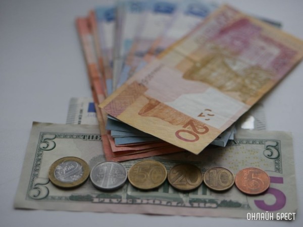 В 2021 году белорусы продали больше валюты, чем купили В 2021 году белорусы продали больше валюты, чем купили