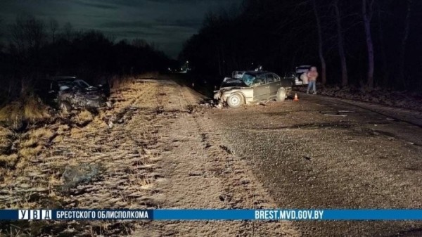 Стали известны подробности лобового ДТП в районе Красного двора в Бресте Стали известны подробности лобового ДТП в районе Красного двора в Бресте