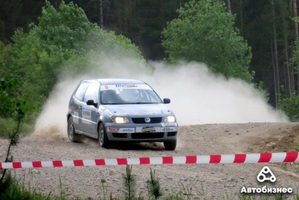 Polo на зиму, Civic на лето, но бюджетно. Белорусы рассказали, как недорого ехать в российском ралли