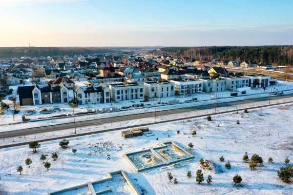 
                Плоска. Как выглядит район Бреста, где возводят квартал таунхаусов
            