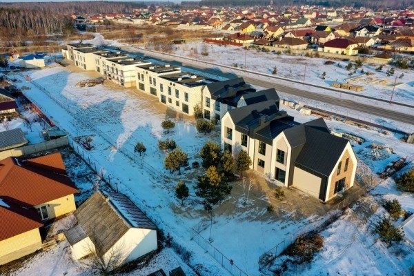 
                Плоска. Как выглядит район Бреста, где возводят квартал таунхаусов
            