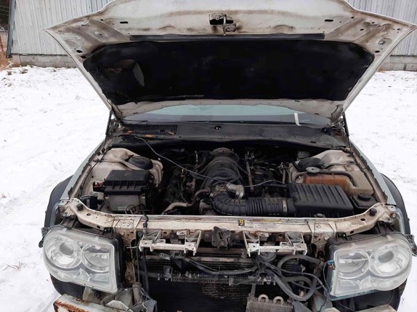 МВД продолжает распродавать Chrysler 300С из гаража ГАИ. Почем продают два авто?