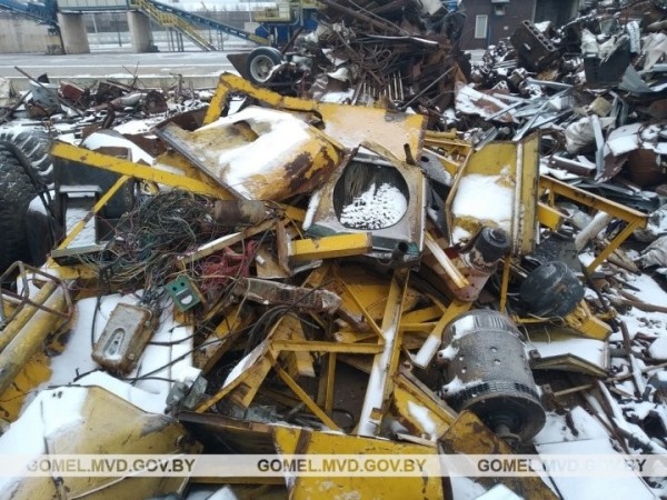 Гомельчанин вез 30 тонн металлолома без документов. Груз изъят, тягач с полуприцепом помещены на штрафстоянку