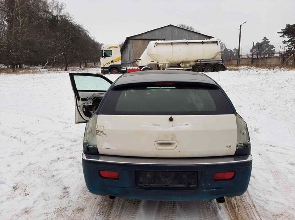 МВД продолжает распродавать Chrysler 300С из гаража ГАИ. Почем продают два авто?
