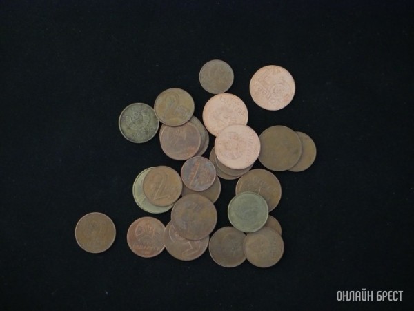 Половина работающих белорусов имеет доход больше 1096 рублей. А сколько зарабатываете вы?