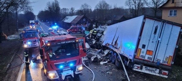 На польской дороге столкнулись два грузовика. За рулем одного из них был белорус, он погиб