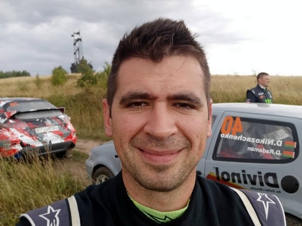 Polo на зиму, Civic на лето, но бюджетно. Белорусы рассказали, как недорого ехать в российском ралли