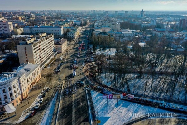 Посмотрите с высоты. Сегодня в Бресте провели рождественский парад
             
                Посмотрите с высоты. Сегодня в Бресте провели рождественский парад