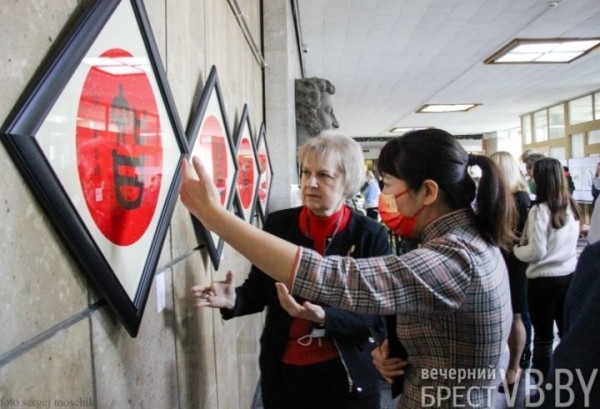 Живопись и каллиграфия. В Бресте открылась выставка, посвященная 30-летию дружбы между Беларусью и Китаем Живопись и каллиграфия. В Бресте открылась выставка, посвященная 30-летию дружбы между Беларусью и Китаем