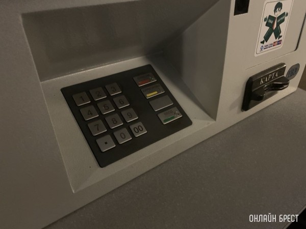 Инфокиоск взял у белоруса валюту, а потом передумал. Но тот уже ушел домой