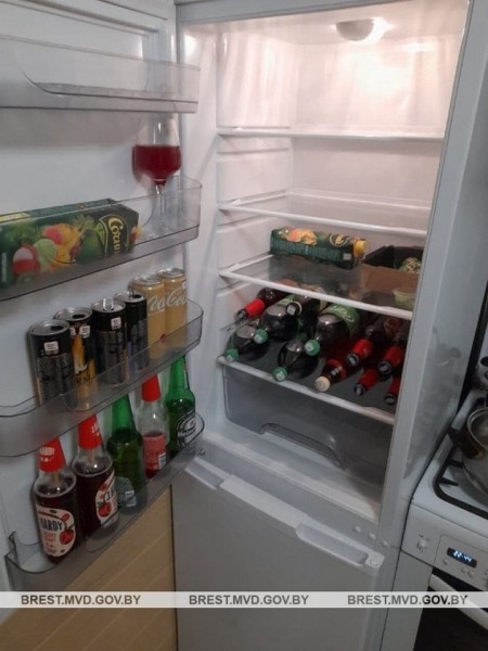 Спиртное, квартиры, коттеджи... Как подросток из Бреста погулял с друзьями на украденные деньги