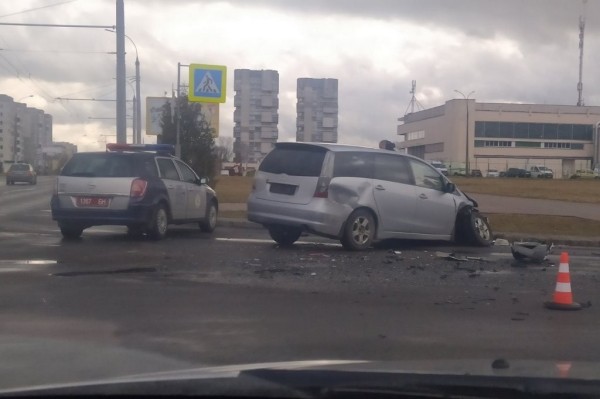 В Бресте столкнулись такси и легковушка, есть пострадавшие В Бресте столкнулись такси и легковушка, есть пострадавшие