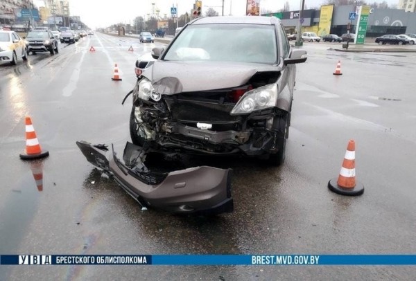 Автомобиль скорой, перевозивший ребенка, попал в ДТП в Бресте Автомобиль скорой, перевозивший ребенка, попал в ДТП в Бресте