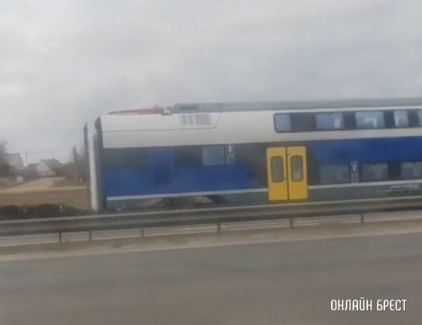 Читатель: Нас ждёт новый поезд? Или куда его везут? Видео снято сегодня возле Бреста
             
                Читатель: Нас ждёт новый поезд? Или куда его везут? Видео снято сегодня возле Бреста