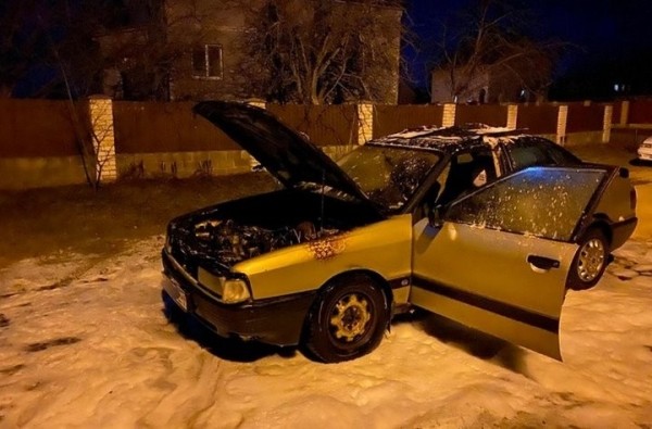 В Белоозерске горела машина В Белоозерске горела машина