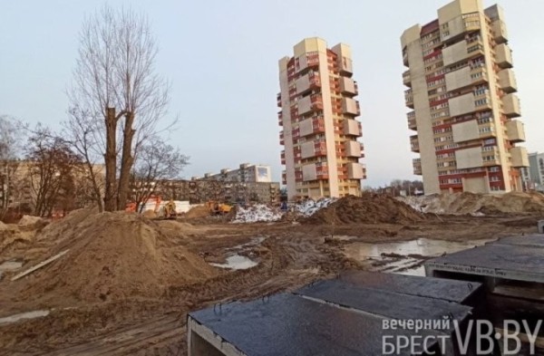 В Бресте на улице Советской Конституции начали строить многофункциональный жилой дом