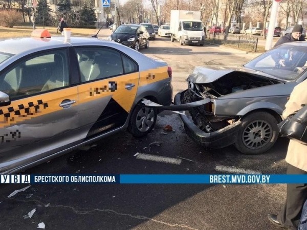 В Бресте произошло ДТП с участием такси