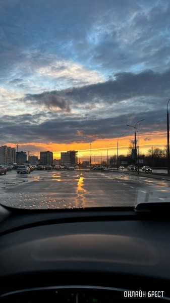 Читатель: Посмотрите, какой сегодня был красивый закат в Бресте
             
                Читатель: Посмотрите, какой сегодня был красивый закат в Бресте