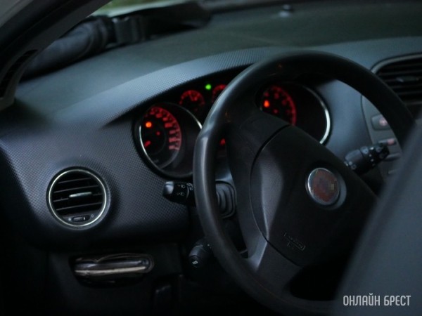 Хотел купить новую машину по банковской карте, а дилер против. Разве так можно? Хотел купить новую машину по банковской карте, а дилер против. Разве так можно?