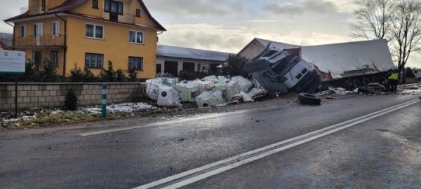 Белорусский дальнобойщик совершил опасный обгон на дороге, где пару дней назад погиб белорус