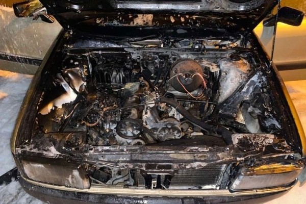 В Белоозерске горела машина В Белоозерске горела машина