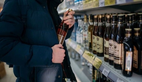 Мог заплатить, но пошел на грабеж. Осудили жителя Барановичей, похитившего спиртное в магазине Мог заплатить, но пошел на грабеж. Осудили жителя Барановичей, похитившего спиртное в магазине