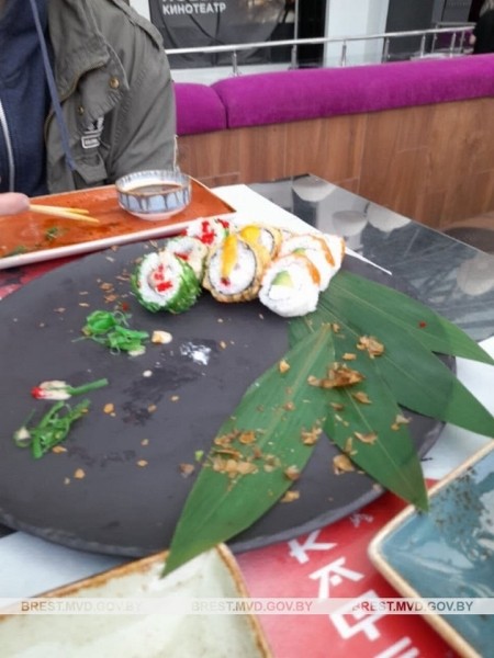 Спиртное, квартиры, коттеджи... Как подросток из Бреста погулял с друзьями на украденные деньги