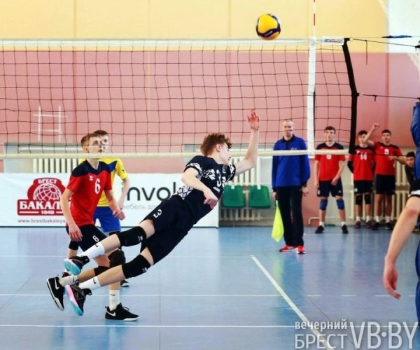 Брестские юноши выиграли серебро на домашнем турнире по волейболу Брестские юноши выиграли серебро на домашнем турнире по волейболу
