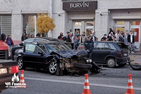 Камера засняла момент аварии с Jaguar в Гомеле. Водителя осудили