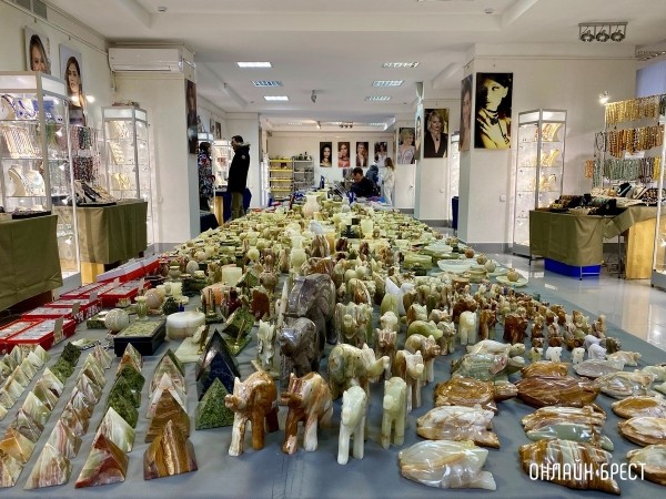 Экспозиция, которая вас удивит! Большой фоторепортаж с выставки «В мире самоцветов» в Бресте, посвященной эксклюзивным украшениям Экспозиция, которая вас удивит! Большой фоторепортаж с выставки «В мире самоцветов» в Бресте, посвященной эксклюзивным украшениям