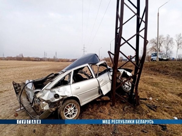 Под Гомелем пьяный бесправник врезался в опору ЛЭП — три человека в реанимации